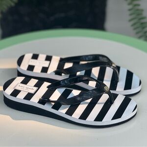 NWOT Kate Spade Black and White Striped Women's Flip Flops Size 8 Sandals Flats